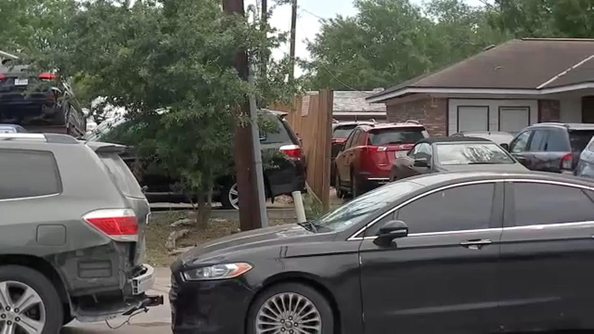 Người dân khu dân cư phía tây nam Houston bức xúc vì xe cộ tràn lan từ các xưởng sửa chữa ô tô