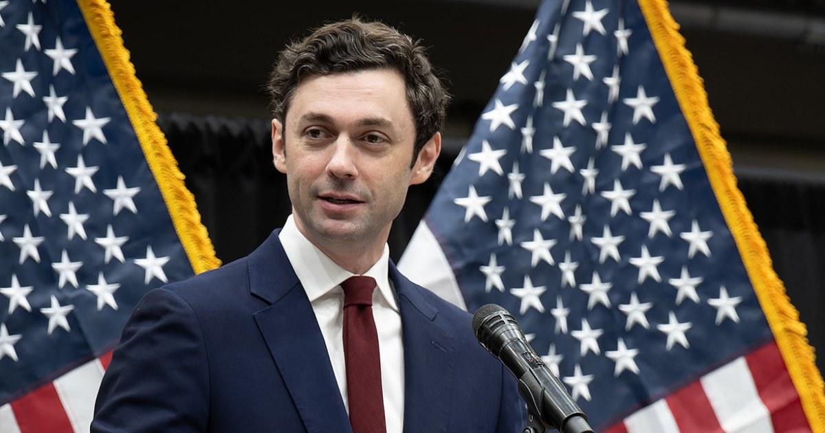 Thượng nghị sĩ Jon Ossoff ám chỉ ủng hộ luận tội ông Trump