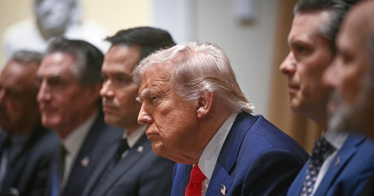 Đòn thuế của Trump khiến kinh tế chao đảo