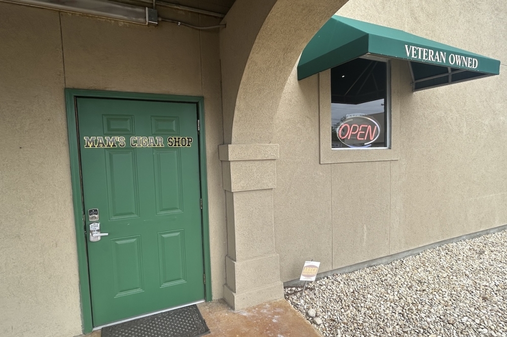 Tiệm xì gà Mam’s Cigar Shop kỷ niệm 10 năm hoạt động tại Universal City