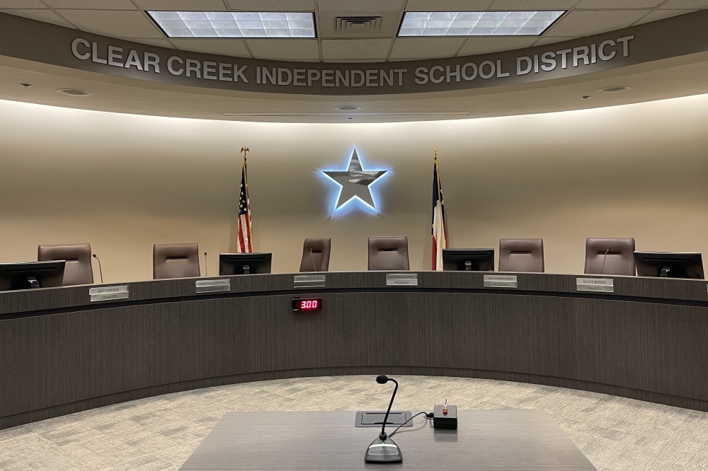 Hội đồng quản trị Clear Creek ISD thông qua quyết định bổ sung 50 nhân sự mới cho năm học 2025-2026.