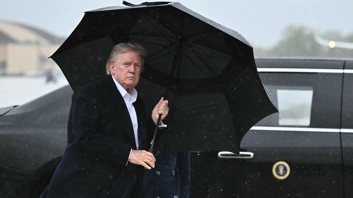 Tổng thống Trump nói gì với báo giới sau cuộc kiểm tra sức khỏe?