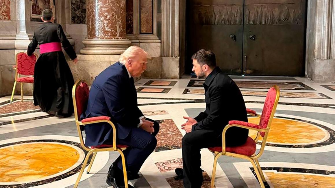 Ông Trump và Tổng thống Zelenskyy gặp gỡ chớp nhoáng tại Vatican, thảo luận về cuộc chiến Nga-Ukraine