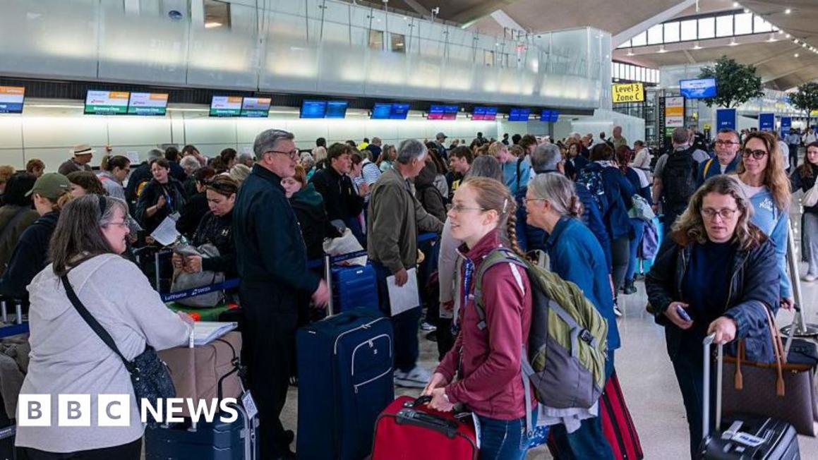 Liên lạc giữa kiểm soát không lưu Newark và máy bay bị gián đoạn trong thời gian ngắn