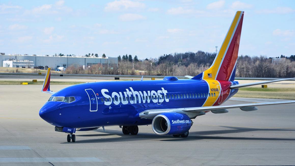 Southwest Airlines yêu cầu hành khách để sạc dự phòng ra ngoài khi sử dụng vì lo ngại cháy nổ pin