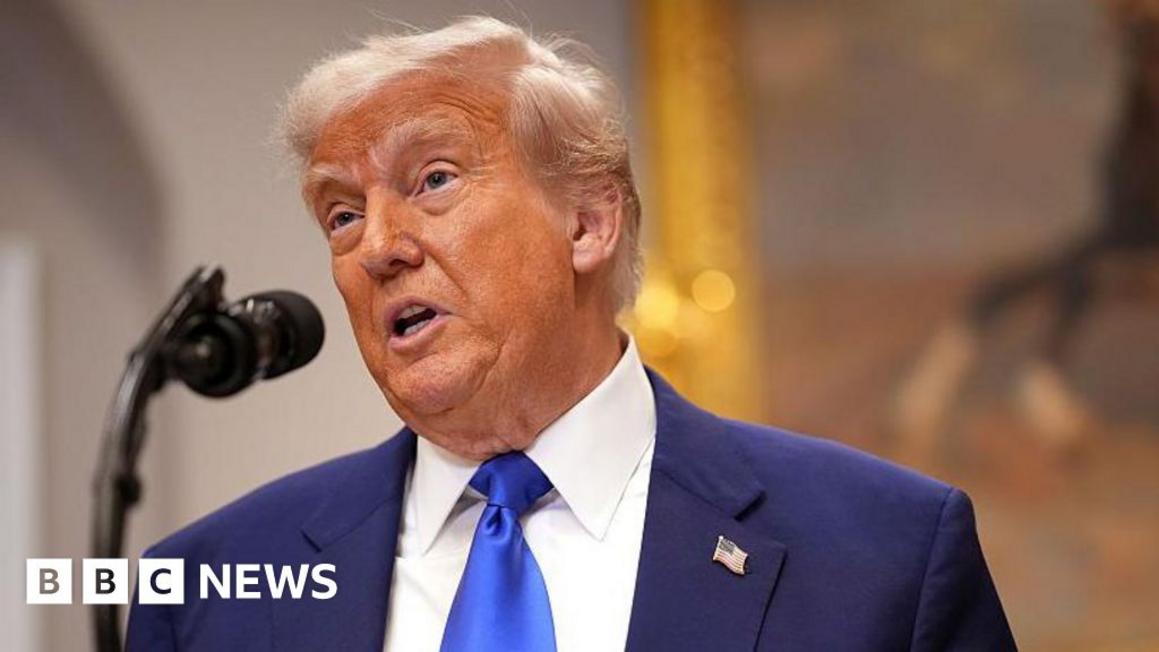 Tổng Thống Trump lại dọa áp thuế “khủng” lên hàng EU và iPhone không sản xuất tại Mỹ