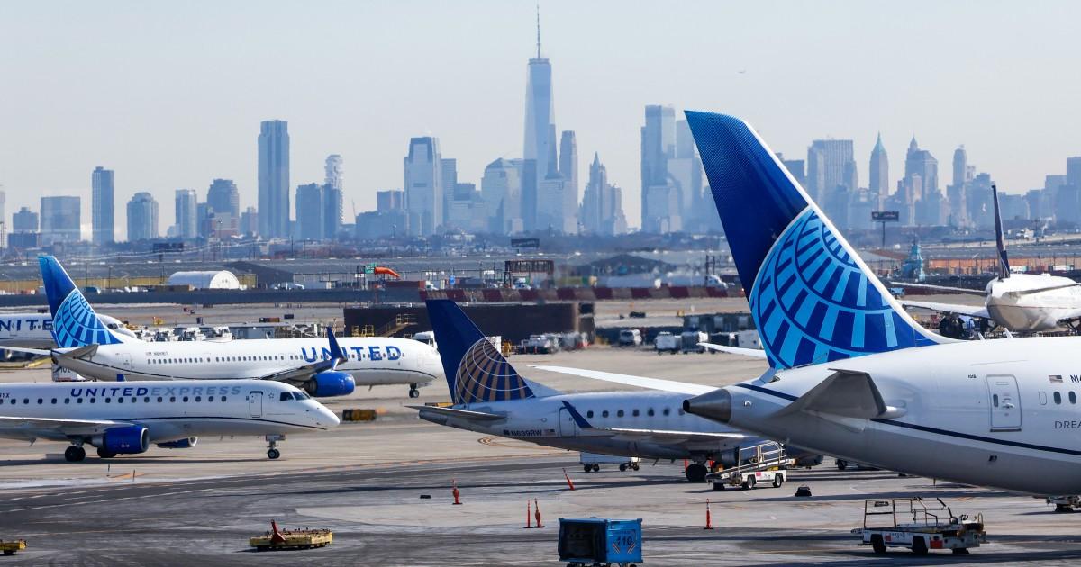 Sân bay Newark Liberty hỗn loạn, kế hoạch du lịch cuối tuần bị đảo lộn