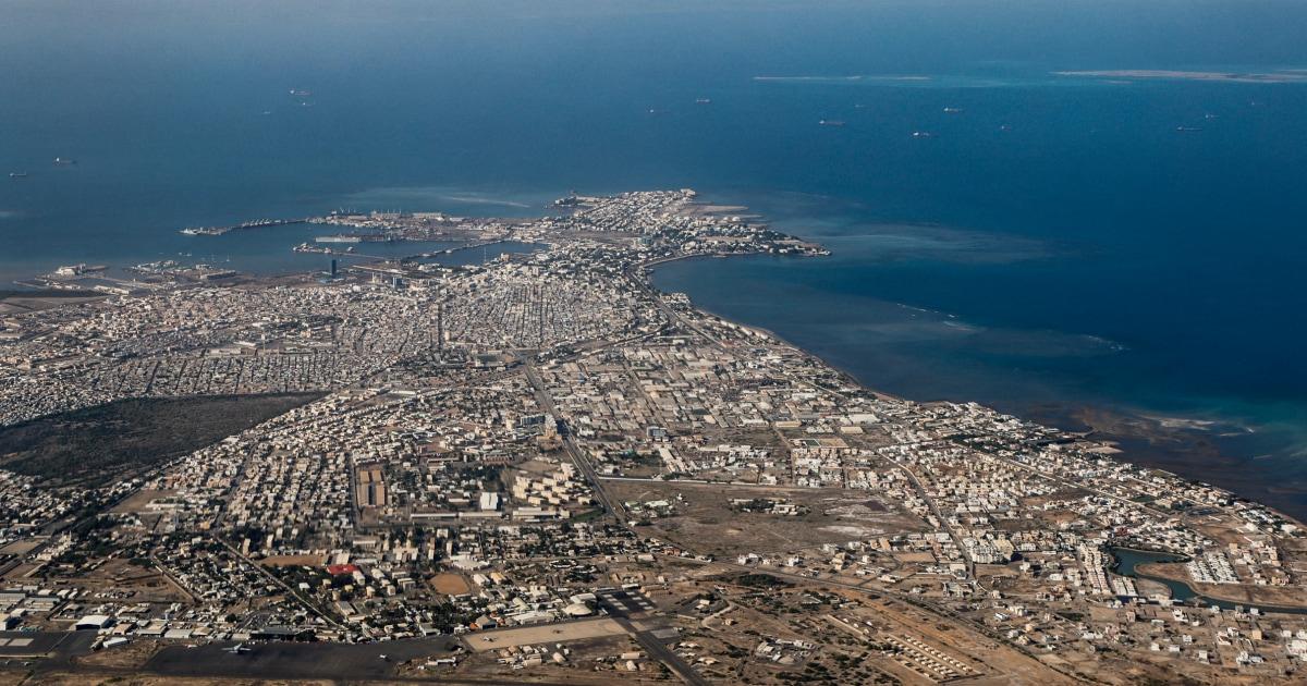Chuyến bay trục xuất gây tranh cãi: Nhiều người gốc Á bị giữ ở Djibouti sau phán quyết của tòa
