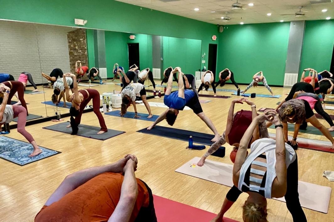 YogaOne Kingwood: Nơi kết nối cộng đồng và chữa lành tâm hồn