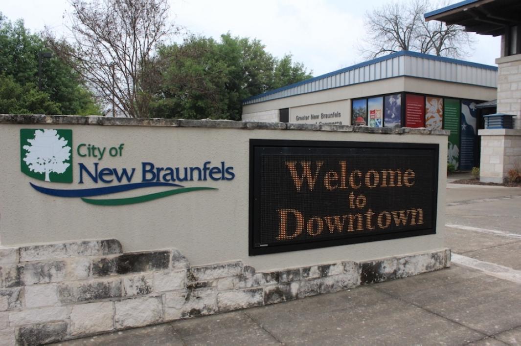 New Braunfels lên kế hoạch thu phí đỗ xe trên đường phố trung tâm