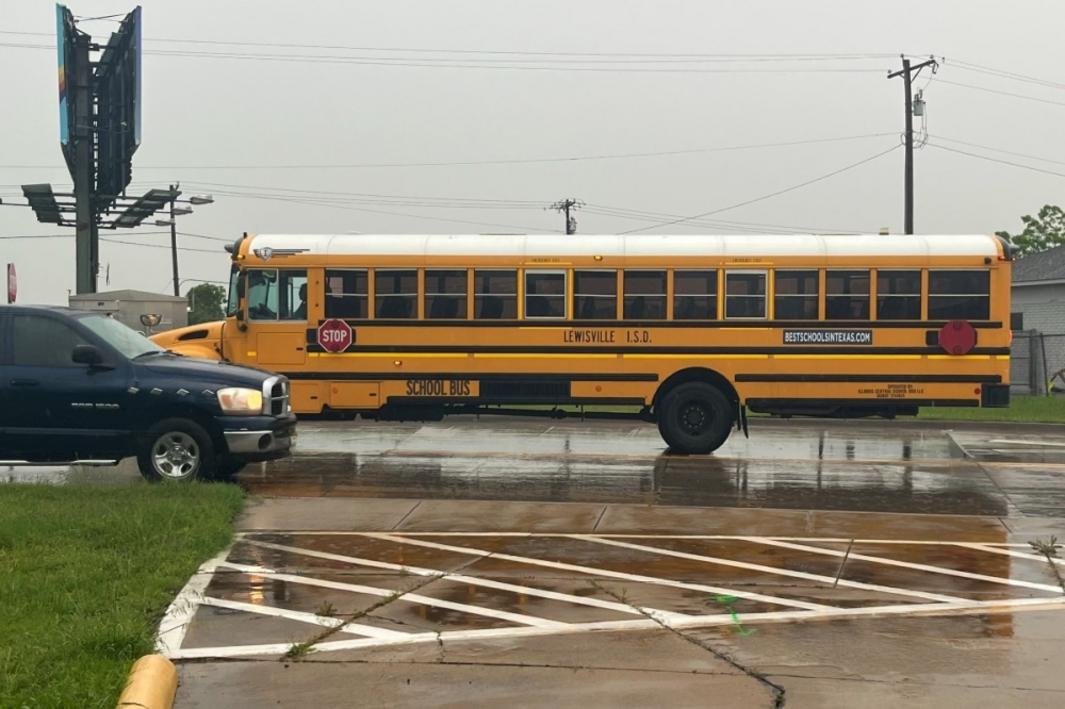 Lewisville ISD Tuyển Gấp 250 Tài Xế Xe Buýt cho Bộ Phận Vận Chuyển Mới