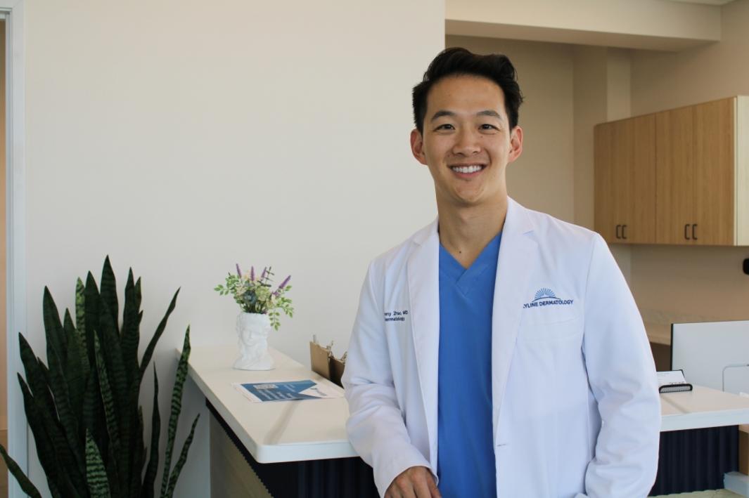 Phát Hiện Sớm Cứu Mạng Sống: Hướng Dẫn Phòng Ngừa Ung Thư Da từ Skyline Dermatology