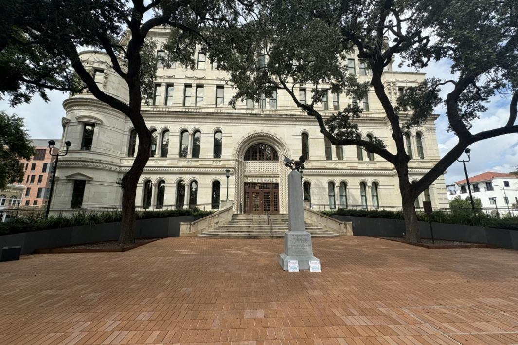 San Antonio công bố lịch phục vụ dịch vụ công dịp Lễ Tưởng niệm Memorial Day