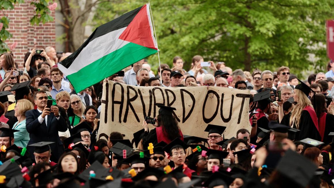 Cựu sinh viên Harvard nói trường ‘chống Tổng Thống Trump hơn là chống lại chủ nghĩa bài Do Thái’