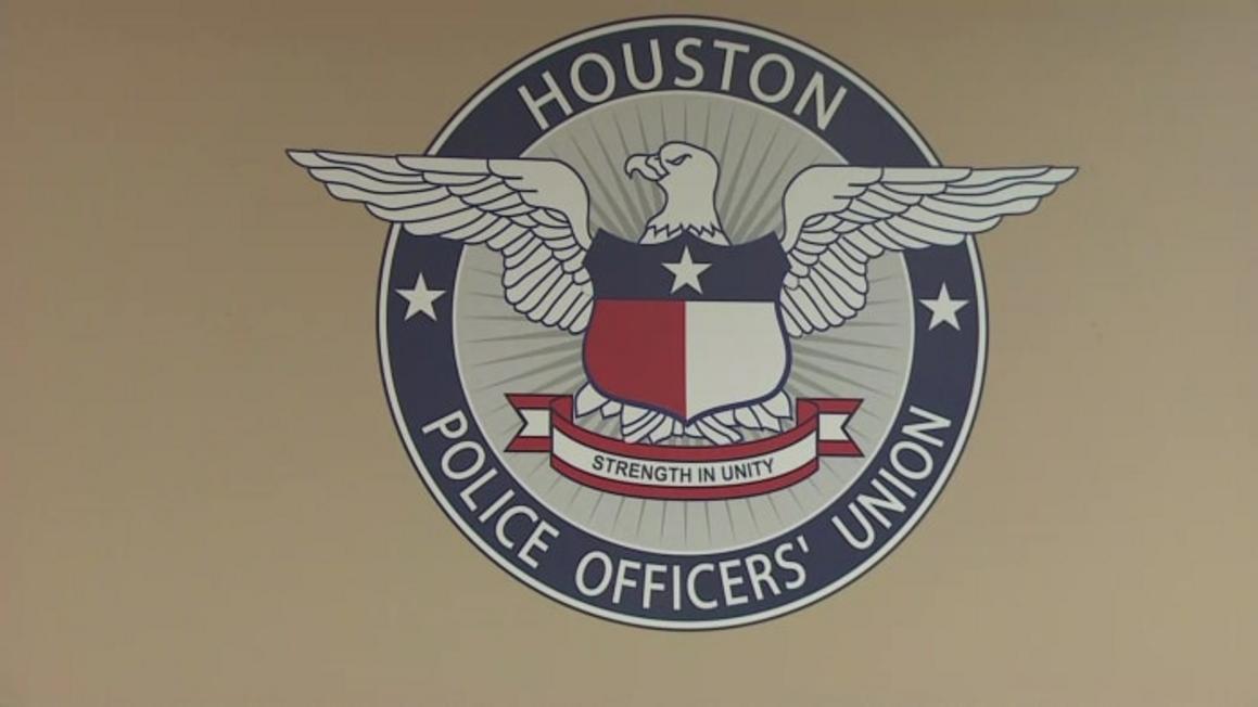 Những điểm chính trong đề xuất hợp đồng 5 năm của nghiệp đoàn cảnh sát Houston