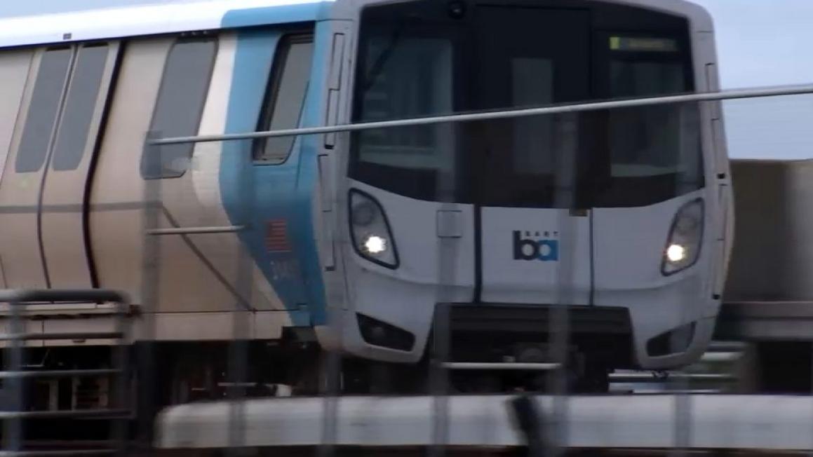 BART Green Line vẫn ngưng hoạt động sau vụ cháy, hành khách gặp khó khăn