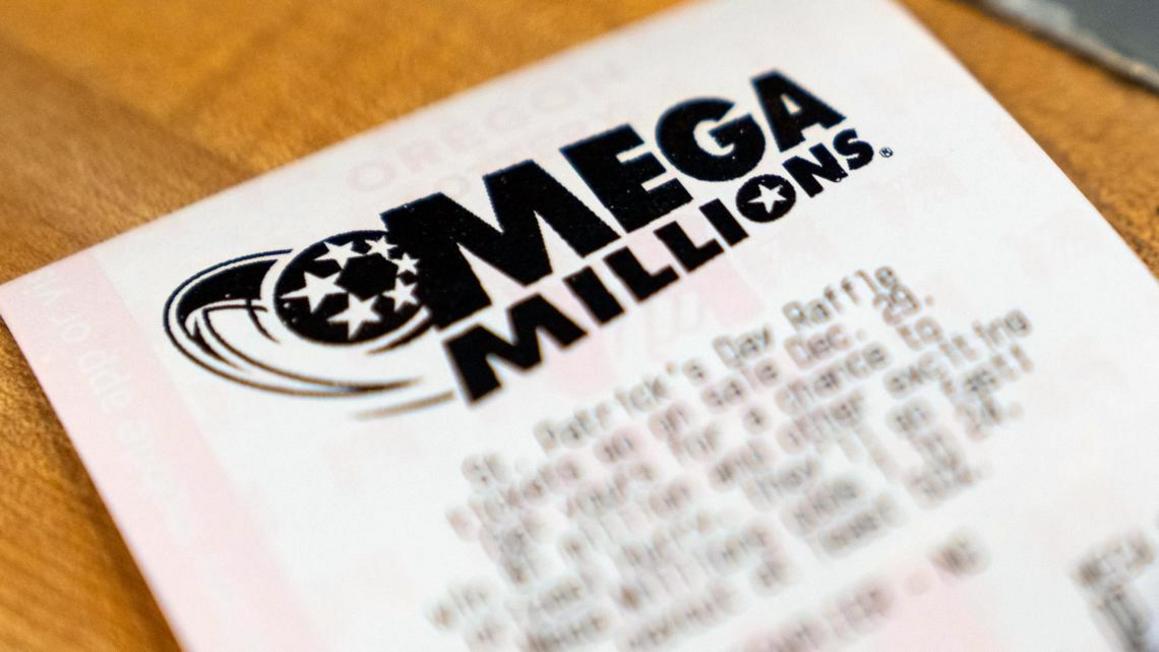 “Quá may mắn”: Người trúng giải độc đắc Mega Millions 349 triệu đô la ở Illinois đã nhận thưởng