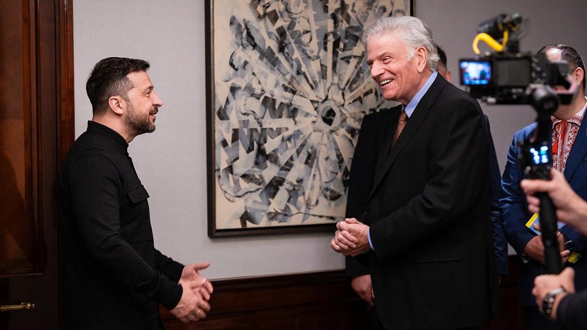Mục sư Franklin Graham gặp Tổng Thống Zelenskyy tại Berlin, cầu nguyện cho hòa bình khi chiến sự Nga-Ukraine leo thang