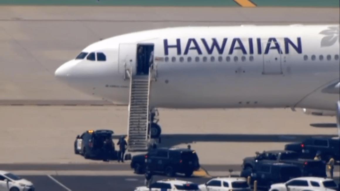 Máy bay Hawaiian Airlines phải sơ tán sau khi hành khách đe dọa