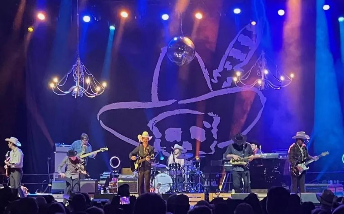Ryan Bingham, ngôi sao ‘Yellowstone’, mang âm nhạc đồng quê đến Houston