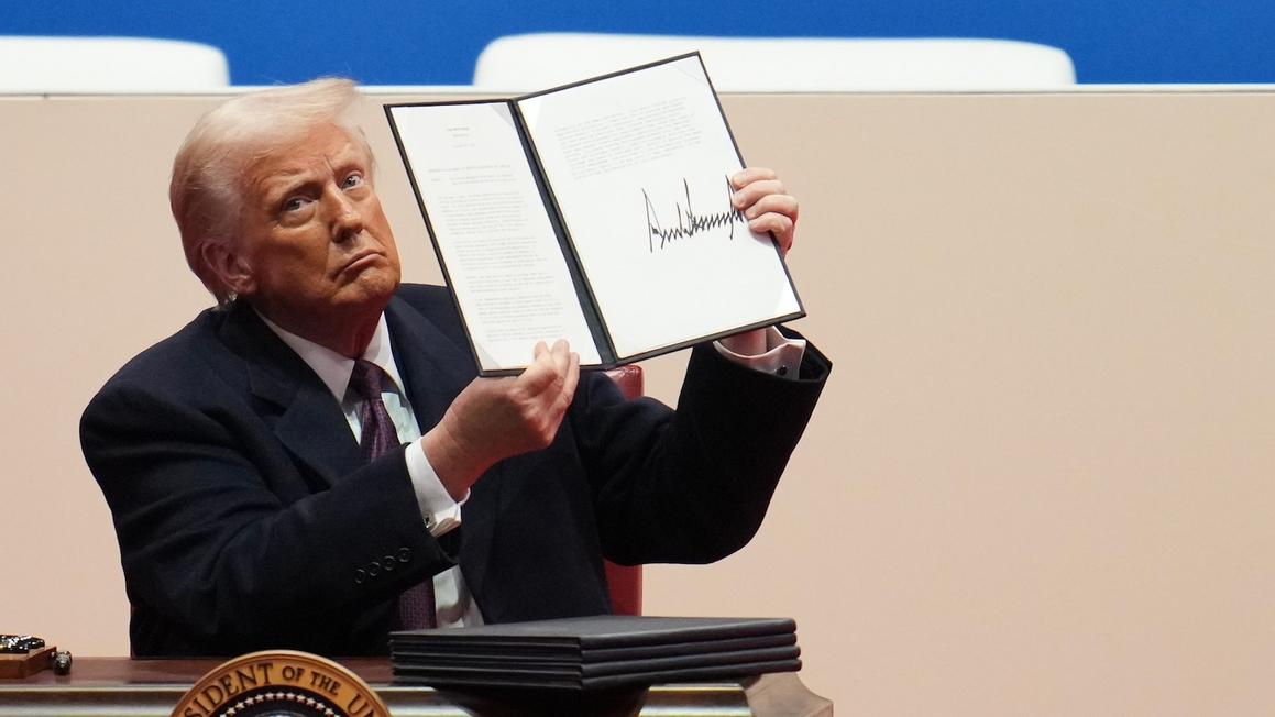 Chuyên gia: Ông Trump có thể áp dụng chiến lược “tấn công dồn dập” để thúc đẩy chương trình nghị sự, lặp lại “Dự án 2025”
