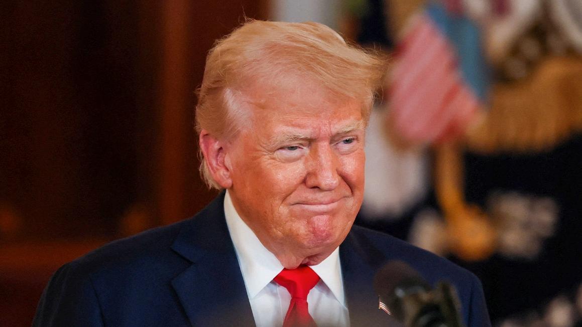 Ông Trump gây sốt khi đăng ảnh AI tự tạo thành Giáo hoàng giữa lúc Vatican tìm người kế vị