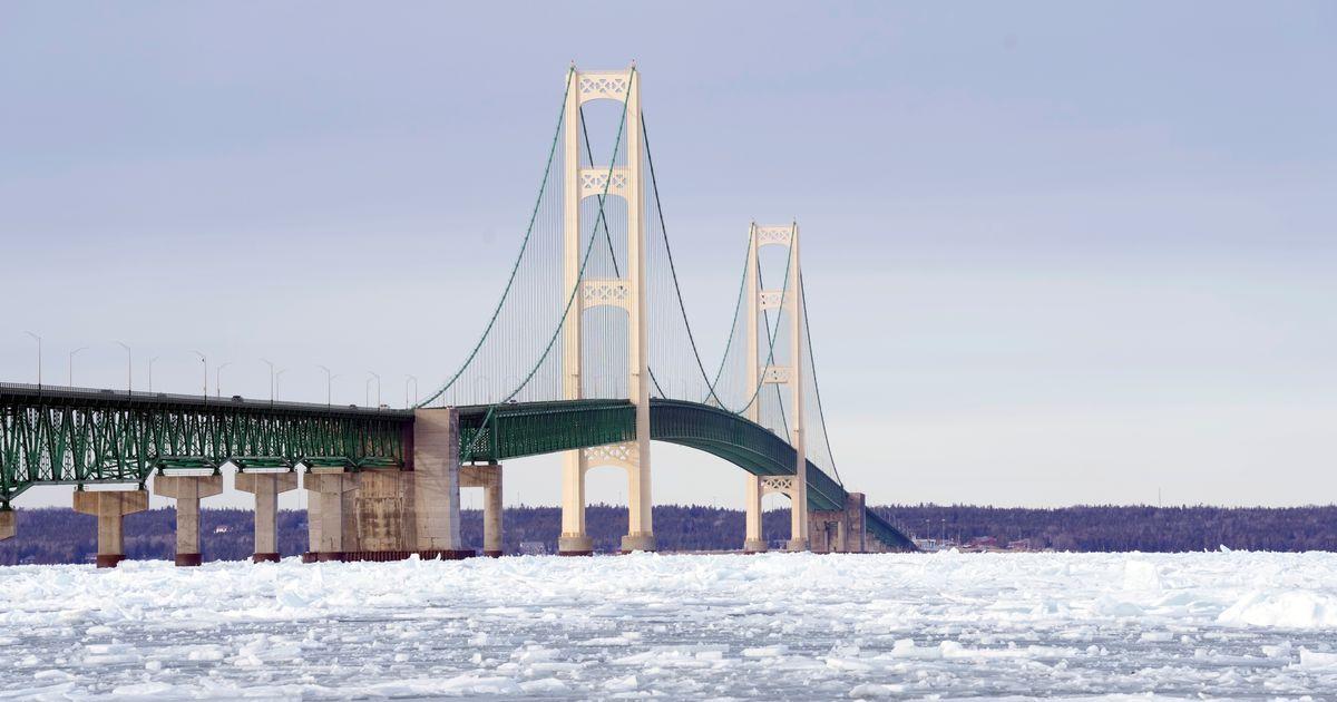 Viên chức cầu Michigan mất năm 2010, 15 năm sau tro cốt mới được an táng