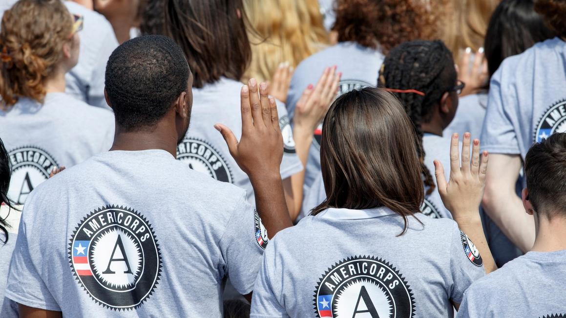 Chính quyền Trump bị 24 bang kiện vì cắt giảm ngân sách AmeriCorps