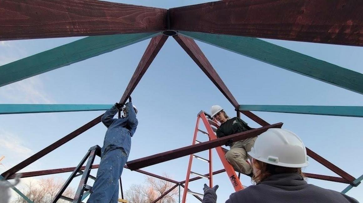 AmeriCorps cắt giảm nhân sự, các tổ chức cộng đồng và tình nguyện viên lao đao tìm giải pháp thay thế