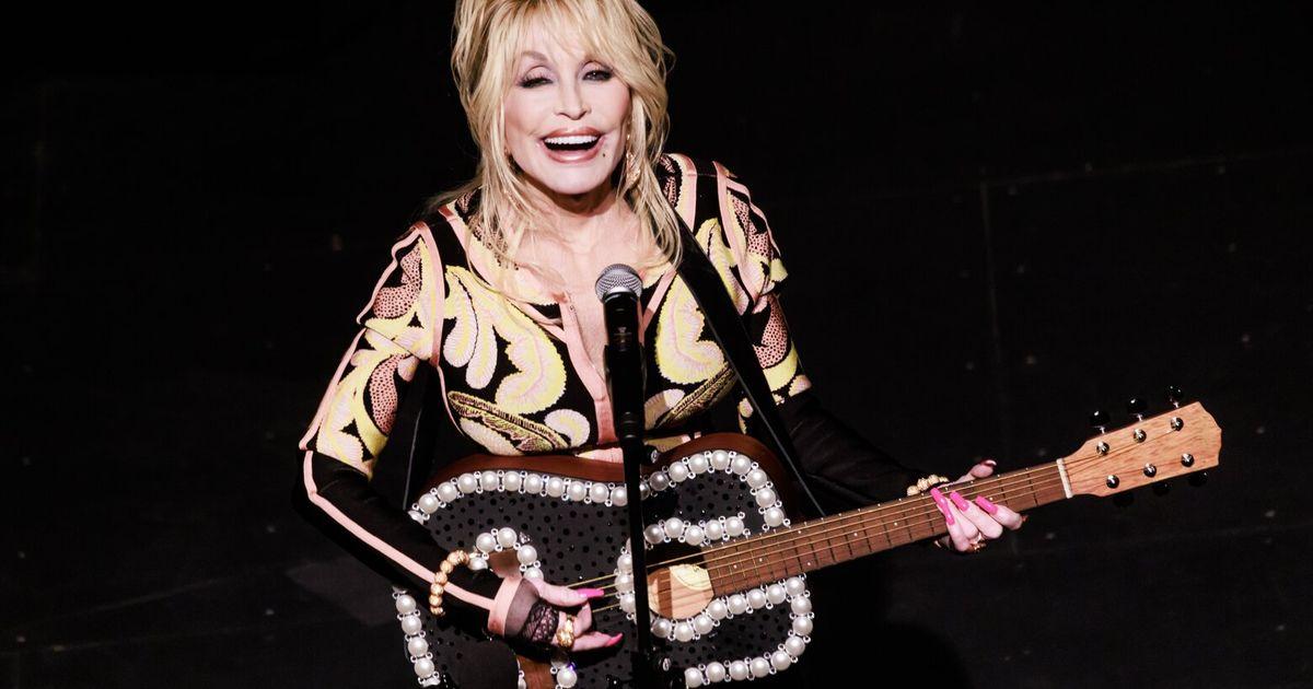 Thư Viện Tưởng Tượng của Dolly Parton Sẽ Tiếp Tục Hoạt Động Thêm Một Năm
