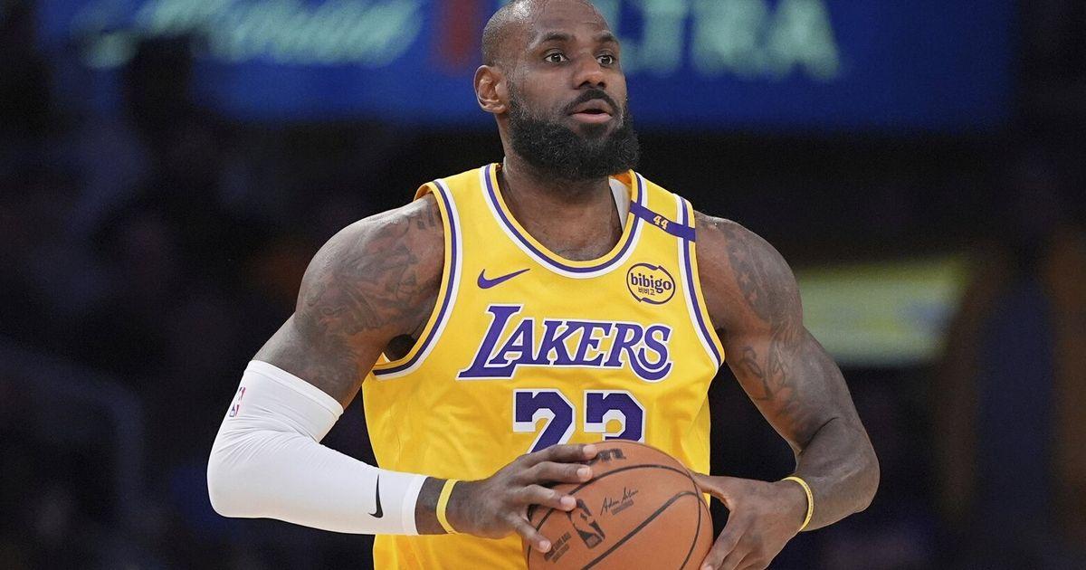 LeBron James chính thức gia hạn hợp đồng, nhận 52.6 triệu đô la trong mùa giải 2025-2026