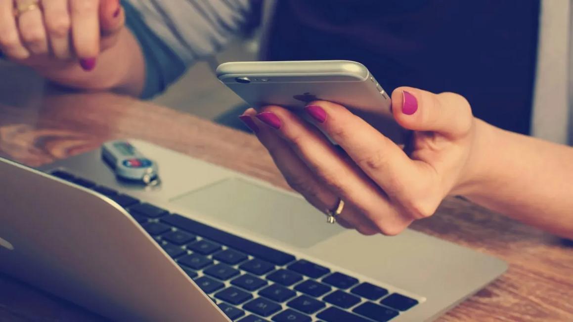 Phát hiện cửa hàng online giả mạo, né chiêu lừa đăng ký tự động trên Facebook
