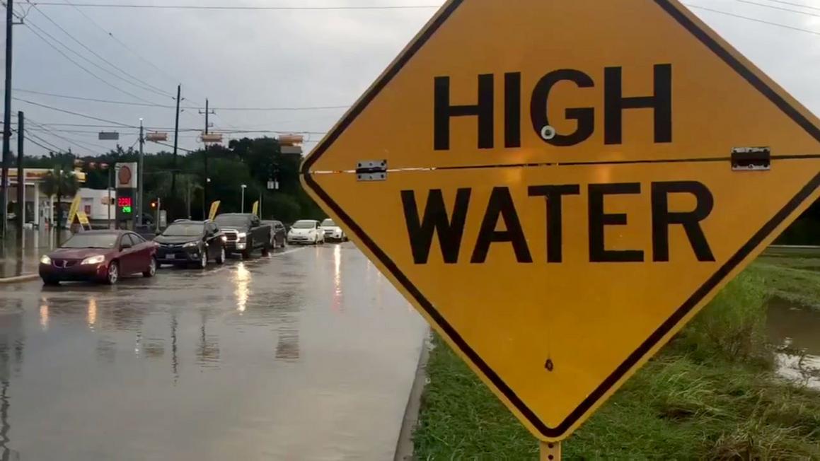 Cẩn thận nước ngập trên các tuyến đường ở khu vực Houston
