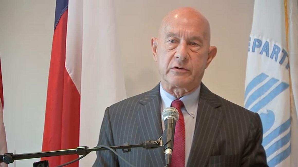 Thị trưởng Houston John Whitmire bị chất vấn về quy định thêm các vấn đề vào chương trình nghị sự