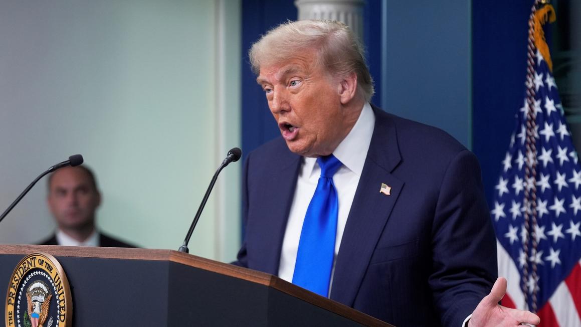 Tổng thống Trump tuyên bố chấm dứt đàm phán thương mại với Canada về thuế công nghệ