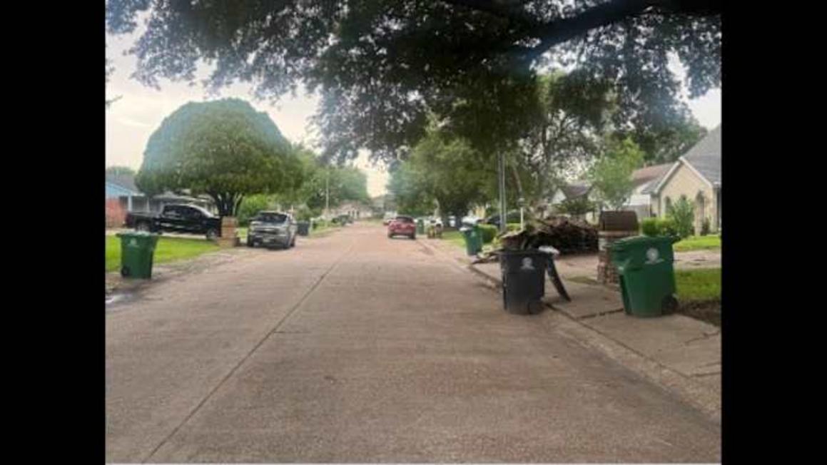 Vấn đề chậm trễ thu gom rác tái chế tiếp diễn ở một khu dân cư phía Tây Nam Houston