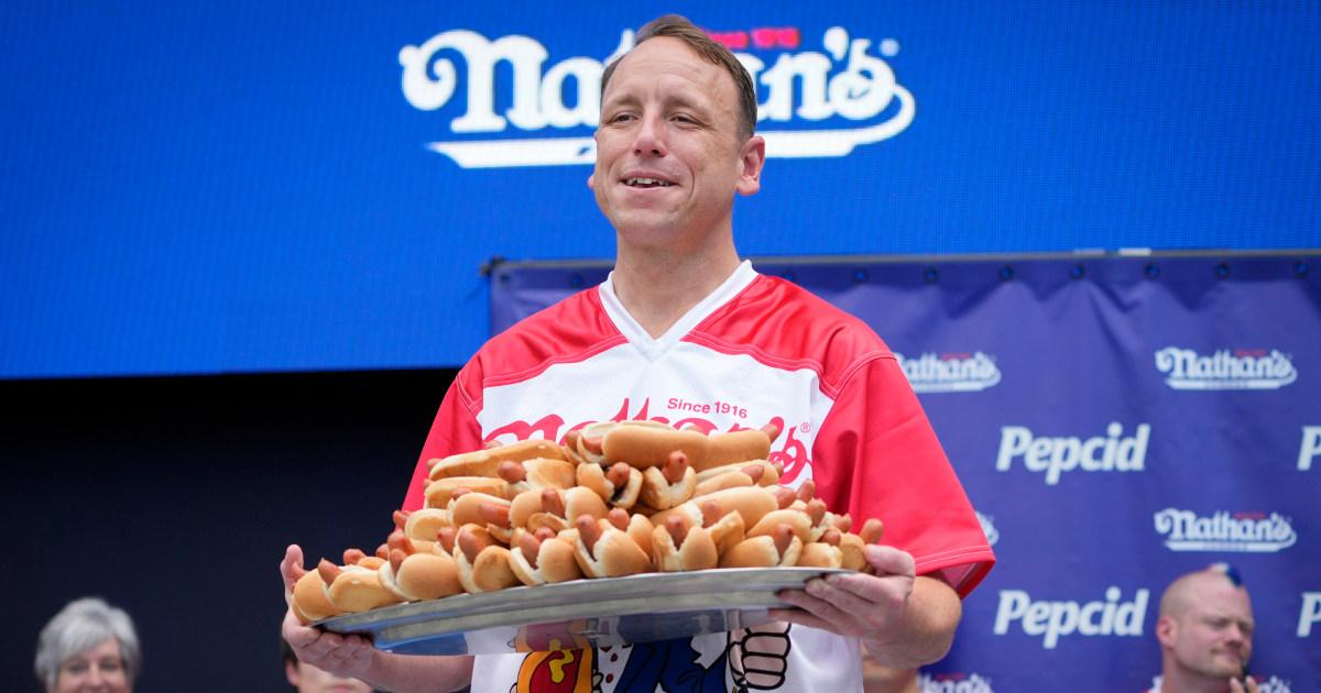 Joey Chestnut, ‘quái vật’ ăn hot dog, sẽ trở lại cuộc thi ngày 4 tháng 7