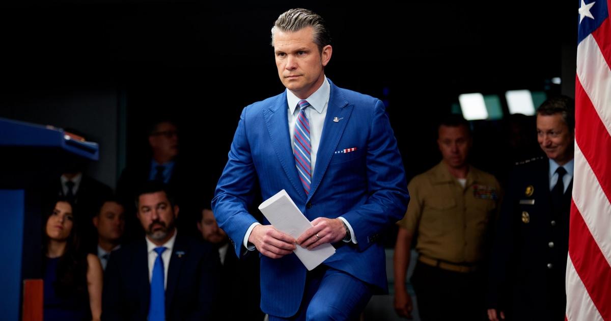 Tổng thống Trump khen ngợi buổi họp báo của Lầu Năm Góc về Iran; Hegseth chỉ trích truyền thông