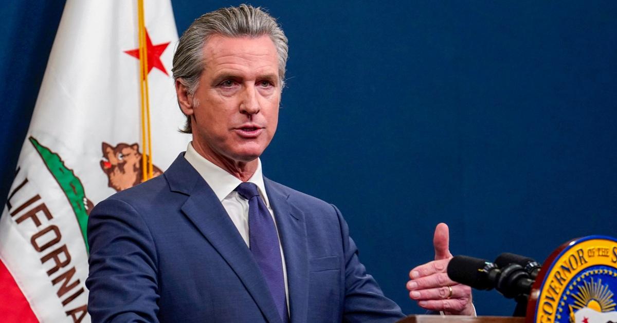 Thống đốc California Gavin Newsom kiện Fox News đòi bồi thường 787 triệu USD vì tội phỉ báng