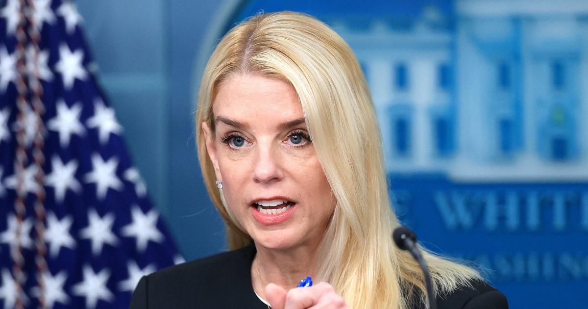 Tổng Thống Trump sa thải ba công tố viên liên quan đến vụ bạo loạn ngày 6 tháng 1, gây lo ngại trong Bộ Tư Pháp