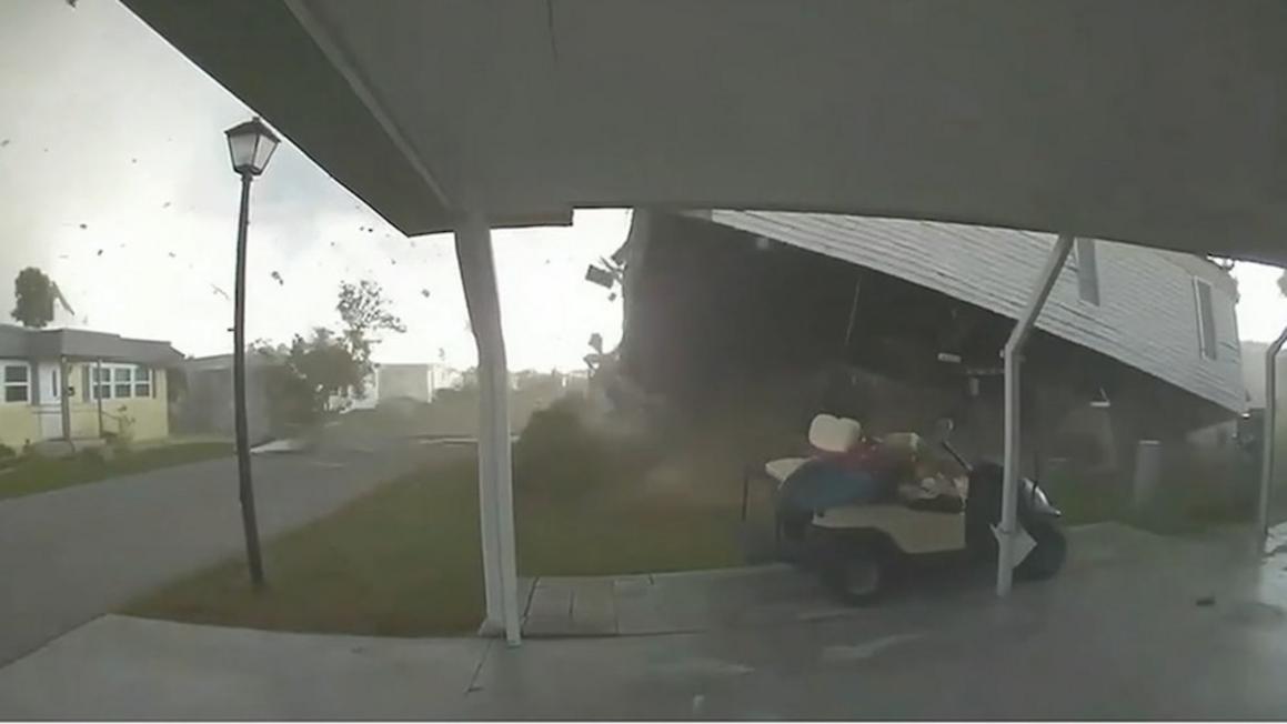 Lốc xoáy nhấc bổng nhà di động ở Florida, chủ nhà kinh hoàng kể lại trải nghiệm như trong phim “Phù thủy xứ Oz”