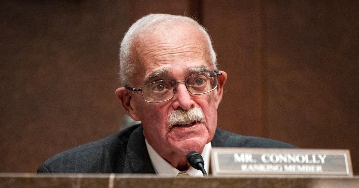 Cựu Chánh Văn Phòng của cố Dân Biểu Gerry Connolly giành được đề cử của đảng Dân chủ