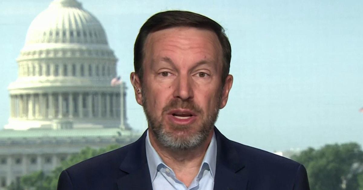 Thượng nghị sĩ Chris Murphy: Các cuộc tấn công của Tổng Thống Trump vào Iran là ‘bất hợp pháp’