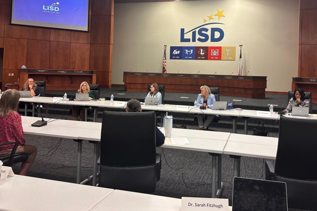 Học Khu Lewisville ISD Thuê Nhân Viên Vận Tải, Đầu Tư Phần Mềm Mới Cho Xe Buýt
