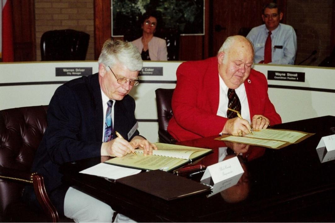 Tomball Sister Cities kỷ niệm 25 năm tình hữu nghị quốc tế, mở rộng chương trình