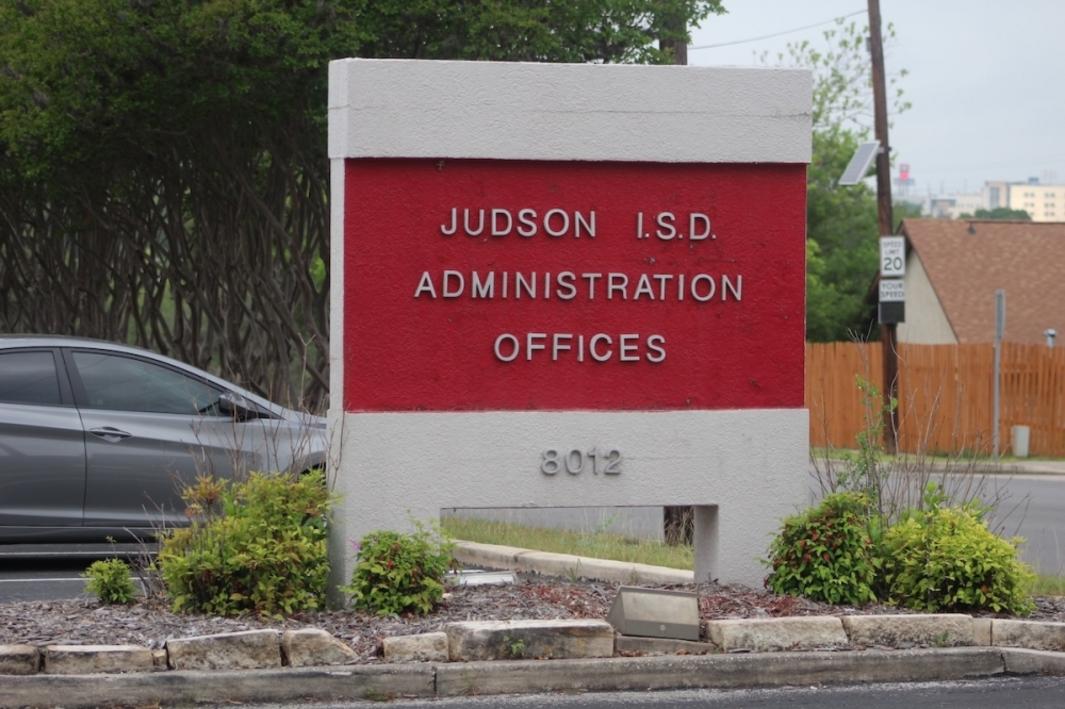 Hội Đồng Trường Judson ISD Cắt Giảm Hơn 1 Triệu Đô Bằng Cách Bỏ Các Vị Trí Trống