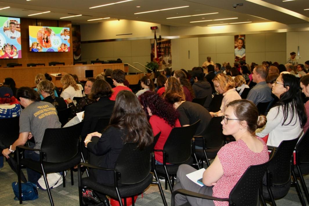 Học khu Houston (HISD) thông qua ngân sách .1 tỷ cho năm tài khóa 2025-26, chào đón thành viên hội đồng mới