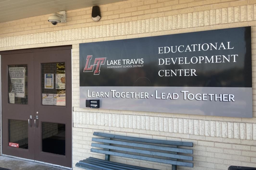 Điểm thi STAAR của Học Khu Lake Travis ISD Vượt Trội So Với Toàn Tiểu Bang