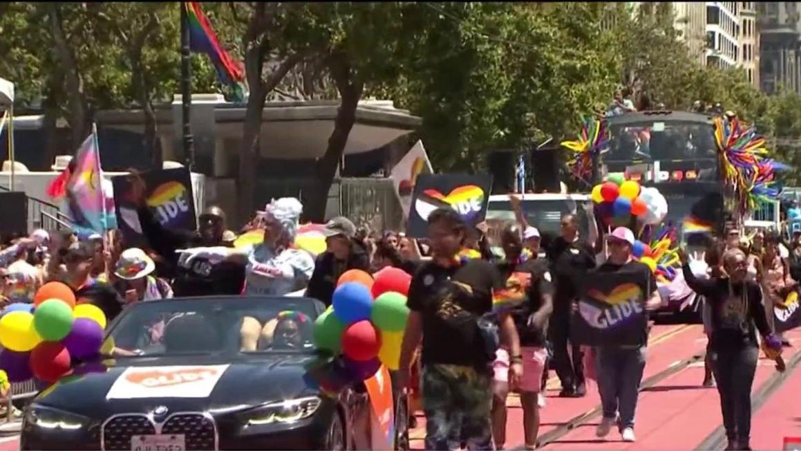 Diễn hành Pride San Francisco: Thông điệp ‘Kháng cự’ được thể hiện mạnh mẽ