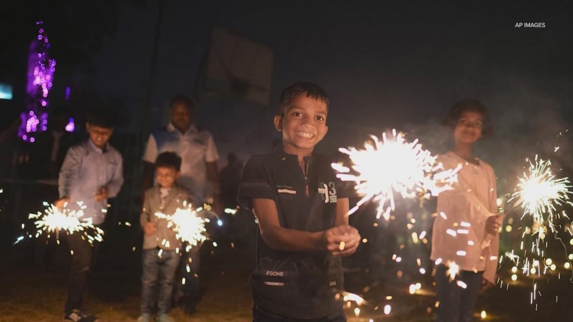 Fort Bend County: Phê duyệt bán pháo hoa cho Lễ hội Diwali trong nhiều năm tới